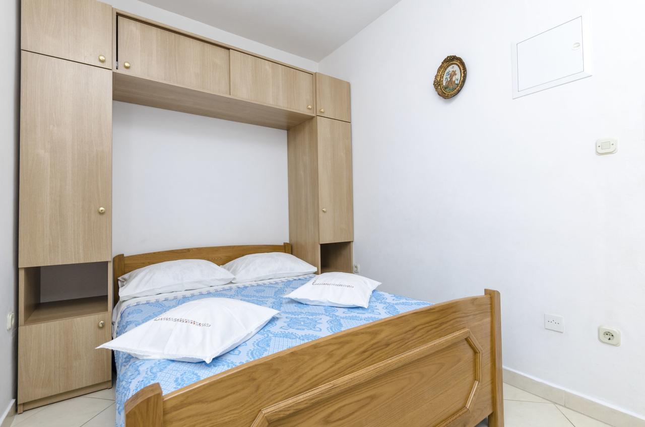 Apartments Mime Pirovac Bagian luar foto