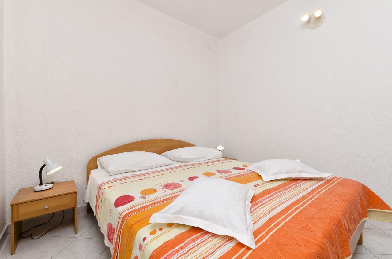 Apartments Mime Pirovac Bagian luar foto