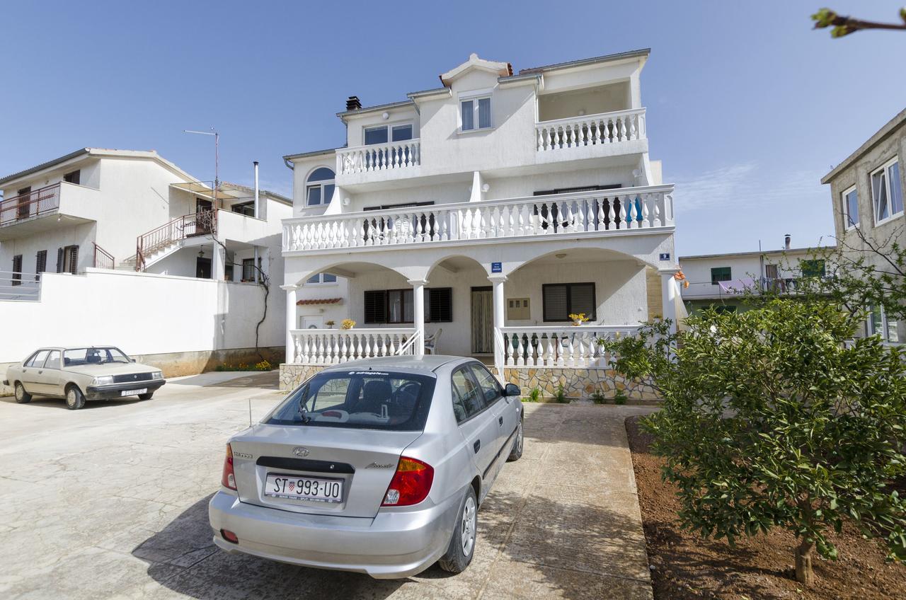 Apartments Mime Pirovac Bagian luar foto