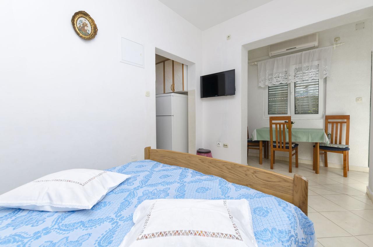 Apartments Mime Pirovac Bagian luar foto